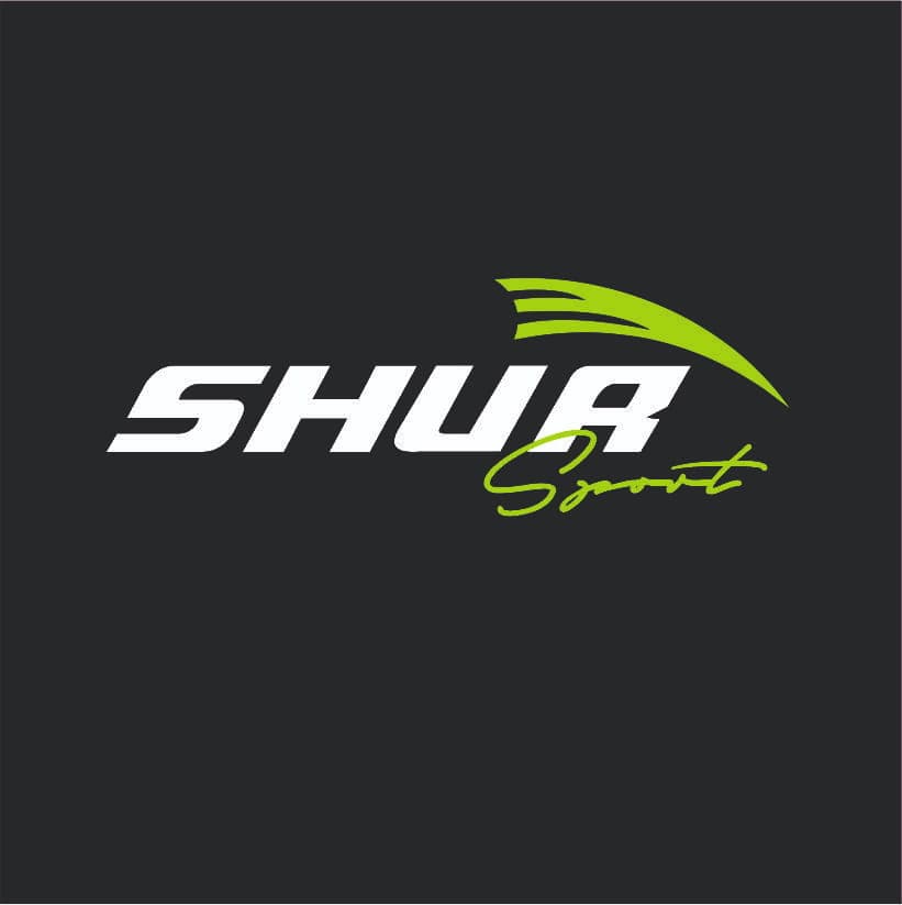 Логотип бренда спортивной одежды SHURA Sport на темном фоне